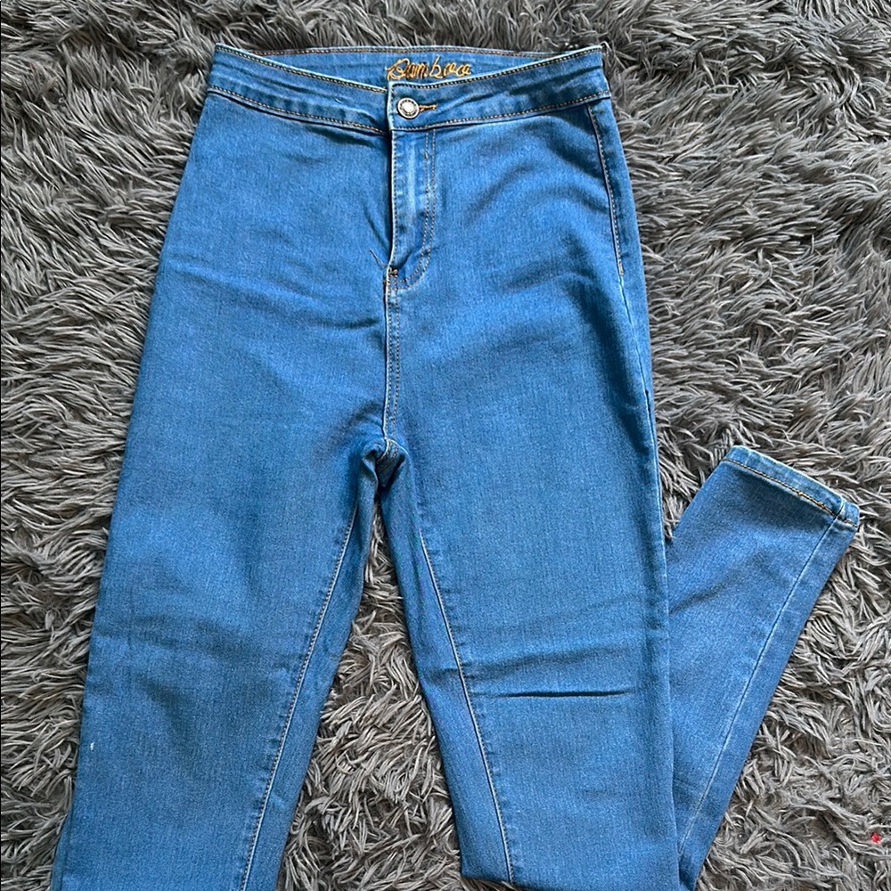 High Rise Blue Jeans with Fitted Silhouette